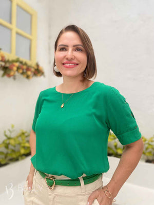 Blusa Manga 3/4 com Detalhe Vazado na Manga