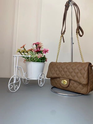 Bolsa de Ombro Alça em Corrente