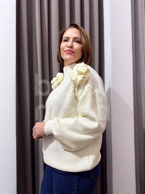 Blusa Paula Texturizada com Pompom em Tricô Modal Casual e Elegante