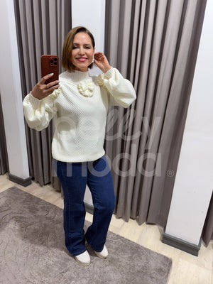 Blusa Paula Texturizada com Pompom em Tricô Modal Casual e Elegante