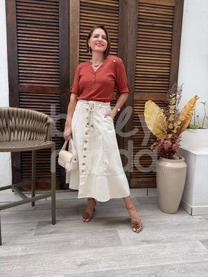 Saia Longa Lisa em Sarja com Botões Casual e Elegante