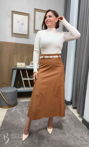 Saia Evasê Max Midi em Couro Ecológico