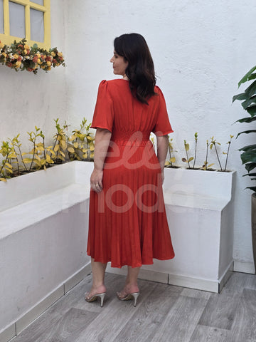 Vestido Midi Daniela Liso em Crepe com Toque de Seda Elegante